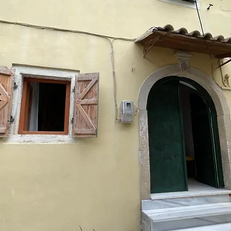 Gospodarstwo wiejskie Country Traditional House In Corfu Village, Greece Sinarádes