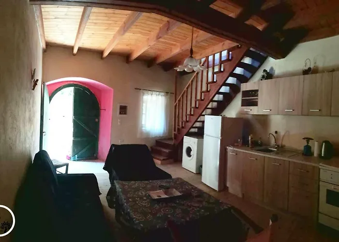 Country Traditional House In Corfu Village, Greece Lantställe